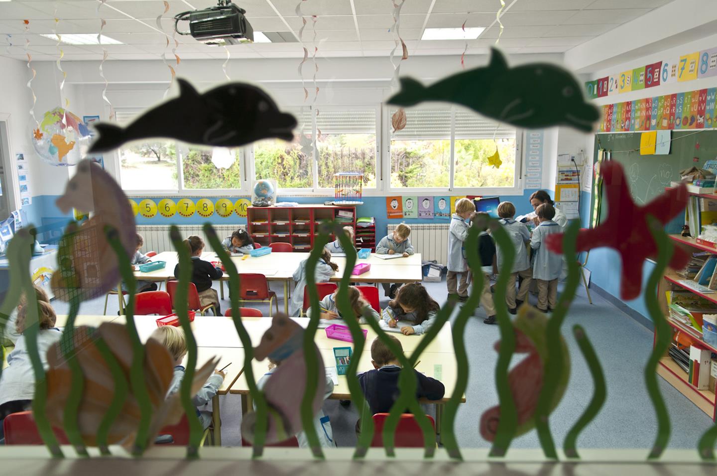 Luces y sombras en Infantil  Día de la Linterna en Clase de dos años -  Colegio Zola Villafranca